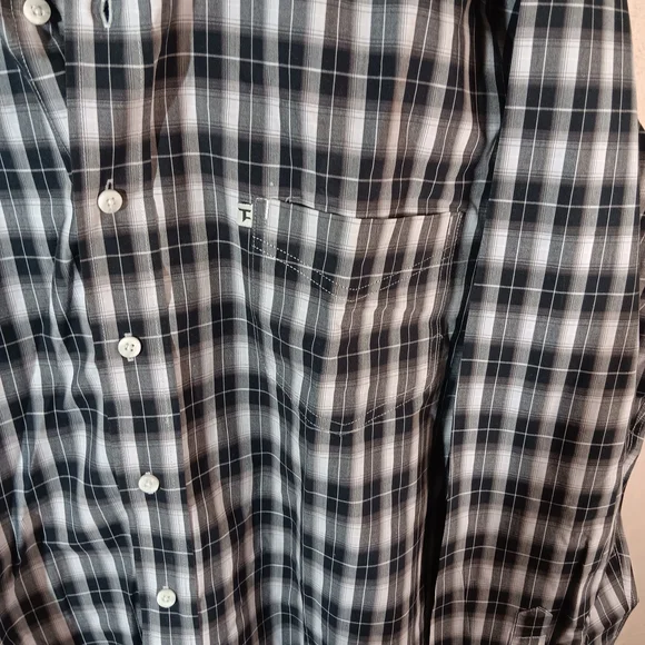 Classic🪞 Black and White Plaid Button-Down Shirt - Picture 3 of 6